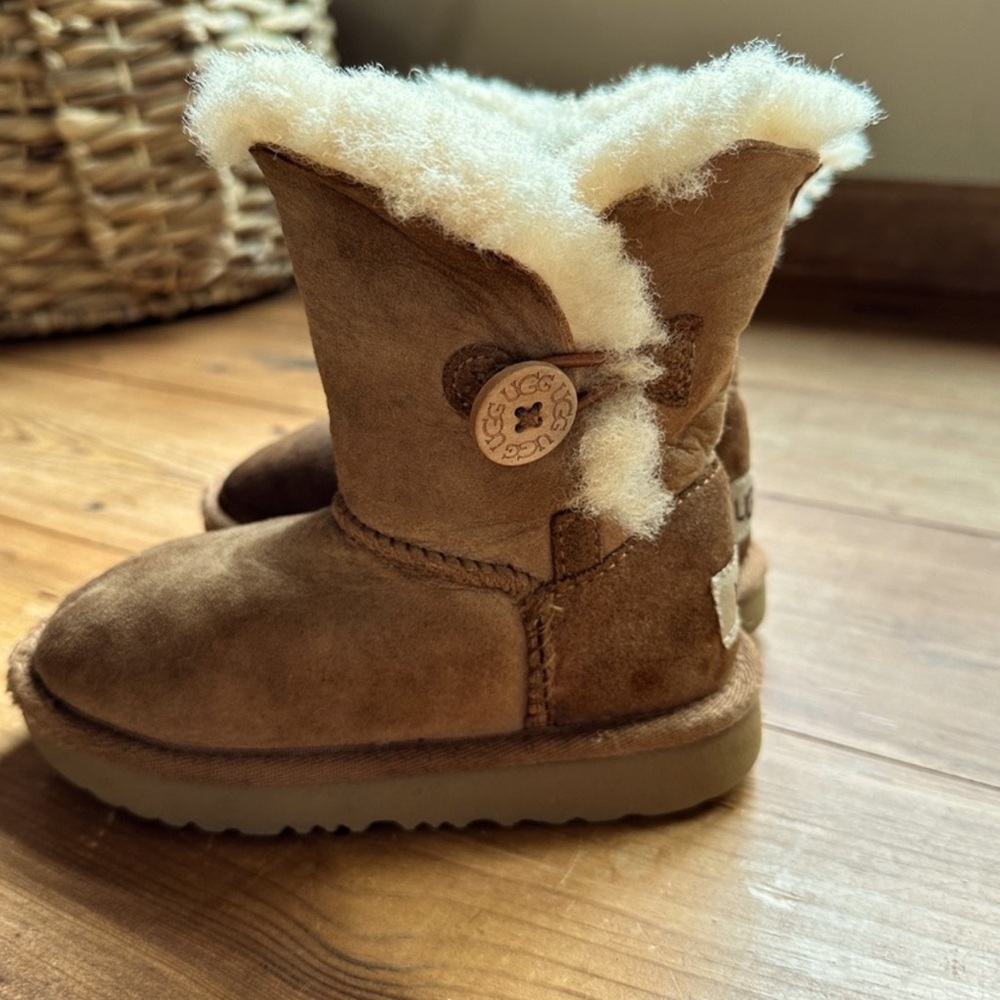 Ugg Bailey Button